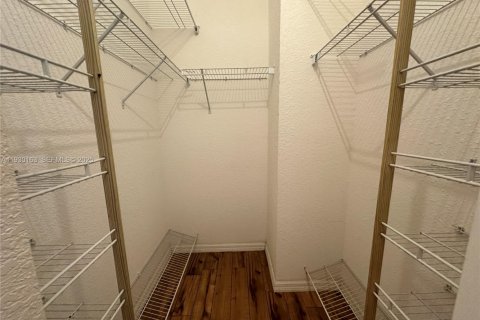 Снять в аренду кондоминиум в Дорал, Флорида 2 спальни, 104.33м2, № 1988941 - фото 16