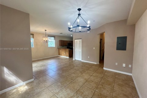 Снять в аренду кондоминиум в Дорал, Флорида 2 спальни, 104.33м2, № 1988941 - фото 2