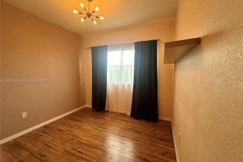 Снять в аренду кондоминиум в Дорал, Флорида 2 спальни, 104.33м2, № 1988941 - фото 18