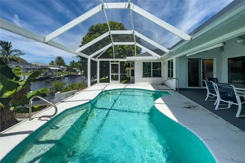 Casa en venta en Cape Coral, Florida, 3 dormitorios, 205.31 m2 № 1907613 - foto 2