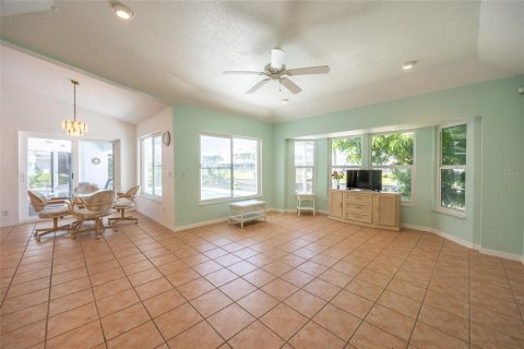 Casa en venta en Cape Coral, Florida, 3 dormitorios, 205.31 m2 № 1907613 - foto 21