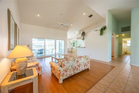 Casa en venta en Cape Coral, Florida, 3 dormitorios, 205.31 m2 № 1907613 - foto 29