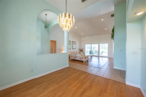 Casa en venta en Cape Coral, Florida, 3 dormitorios, 205.31 m2 № 1907613 - foto 6
