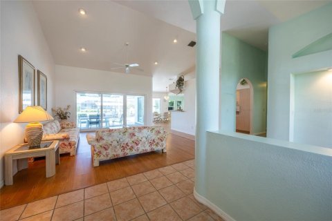 Casa en venta en Cape Coral, Florida, 3 dormitorios, 205.31 m2 № 1907613 - foto 28