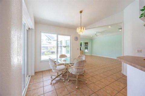 Casa en venta en Cape Coral, Florida, 3 dormitorios, 205.31 m2 № 1907613 - foto 4