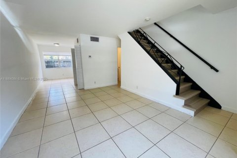 Adosado en venta en Plantation, Florida, 2 dormitorios, 87.14 m2 № 1931113 - foto 2