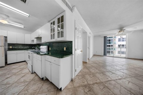 Copropriété à vendre à Miami Beach, Floride: 1 chambre, 62.8 m2 № 1738878 - photo 13