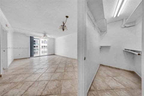Copropriété à vendre à Miami Beach, Floride: 1 chambre, 62.8 m2 № 1738878 - photo 4