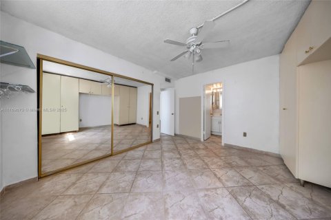 Copropriété à vendre à Miami Beach, Floride: 1 chambre, 62.8 m2 № 1738878 - photo 19