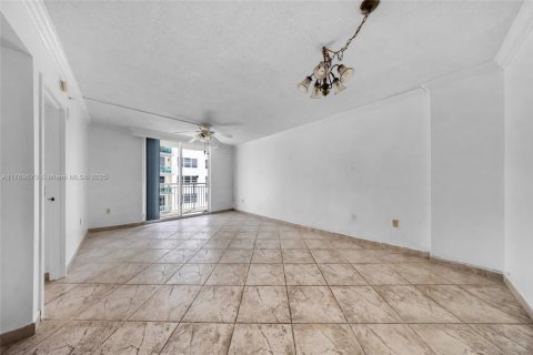 Copropriété à vendre à Miami Beach, Floride: 1 chambre, 62.8 m2 № 1738878 - photo 2