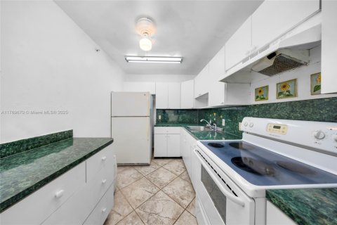 Copropriété à vendre à Miami Beach, Floride: 1 chambre, 62.8 m2 № 1738878 - photo 14