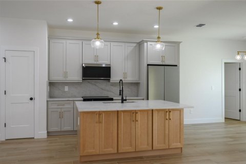 House in DeBary, Florida 4 bedrooms, 191.38 sq.m. № 2388158 - photo 5