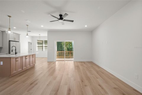 House in DeBary, Florida 4 bedrooms, 191.38 sq.m. № 2388158 - photo 10