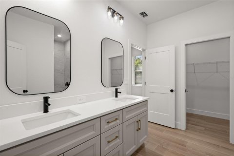 House in DeBary, Florida 4 bedrooms, 191.38 sq.m. № 2388158 - photo 15