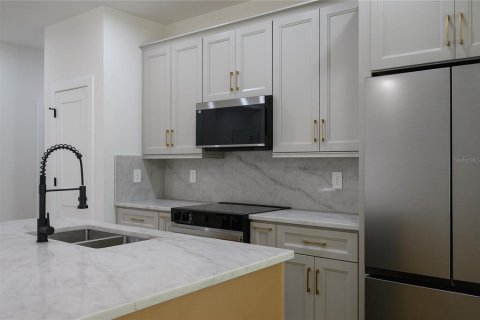 House in DeBary, Florida 4 bedrooms, 191.38 sq.m. № 2388158 - photo 7