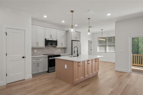 House in DeBary, Florida 4 bedrooms, 191.38 sq.m. № 2388158 - photo 9