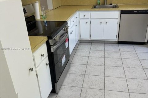 Condo in Plantation, Florida, 2 bedrooms  № 1712030 - photo 12