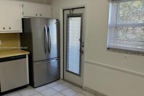 Condo in Plantation, Florida, 2 bedrooms  № 1712030 - photo 13