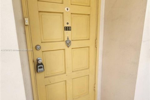Condo in Plantation, Florida, 2 bedrooms  № 1712030 - photo 4