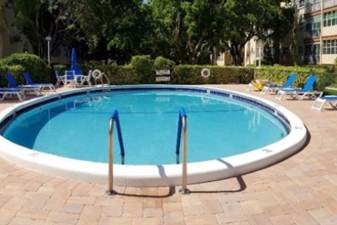 Condo in Plantation, Florida, 2 bedrooms  № 1712030 - photo 15