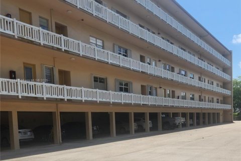 Condo in Plantation, Florida, 2 bedrooms  № 1712030 - photo 3