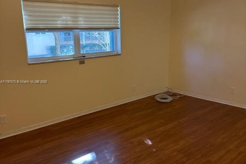 Condo in Plantation, Florida, 2 bedrooms  № 1712030 - photo 7