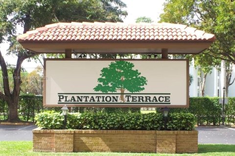 Condo in Plantation, Florida, 2 bedrooms  № 1712030 - photo 1