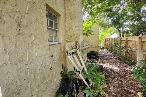 House in Miami, Florida 4 bedrooms, 165.37 sq.m. № 1818130 - photo 3