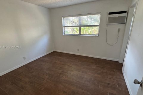 Condo in Oakland Park, Florida, 1 bedroom  № 1862392 - photo 9