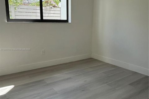 Casa en alquiler en Miami, Florida, 2 dormitorios, 486.71 m2 № 1932058 - foto 9