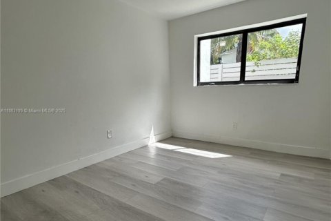 Casa en alquiler en Miami, Florida, 2 dormitorios, 486.71 m2 № 1932058 - foto 6