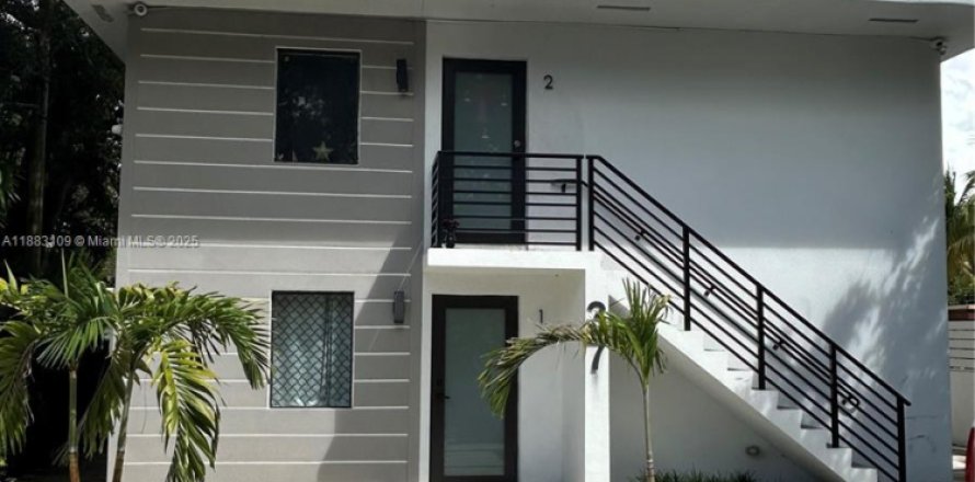 Casa en Miami, Florida 2 dormitorios, 486.71 m2 № 1932058