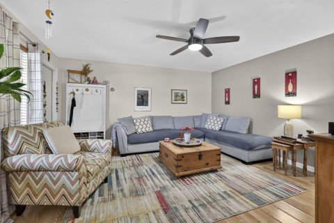 Condo in Lake Park, Florida, 2 bedrooms  № 2387213 - photo 8