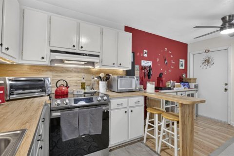 Condo in Lake Park, Florida, 2 bedrooms  № 2387213 - photo 15