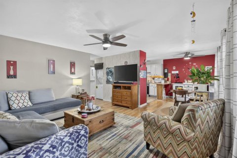 Condo in Lake Park, Florida, 2 bedrooms  № 2387213 - photo 6