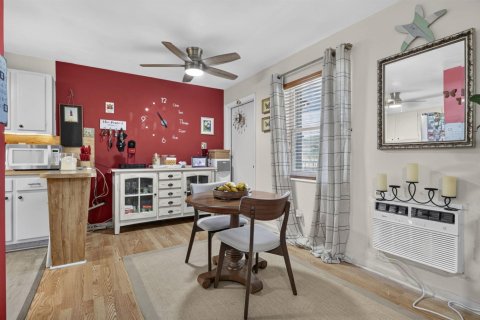 Condo in Lake Park, Florida, 2 bedrooms  № 2387213 - photo 11