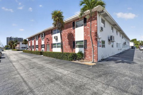 Condo in Lake Park, Florida, 2 bedrooms  № 2387213 - photo 2