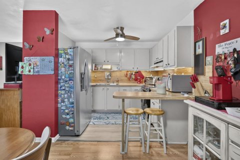 Condo in Lake Park, Florida, 2 bedrooms  № 2387213 - photo 12