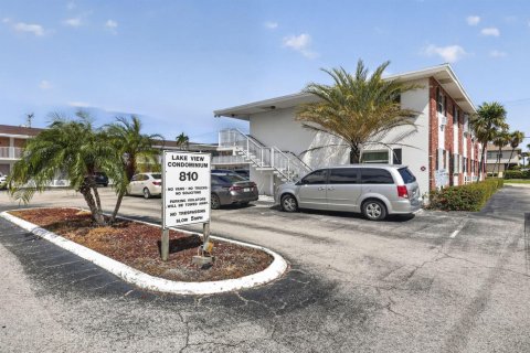 Condo in Lake Park, Florida, 2 bedrooms  № 2387213