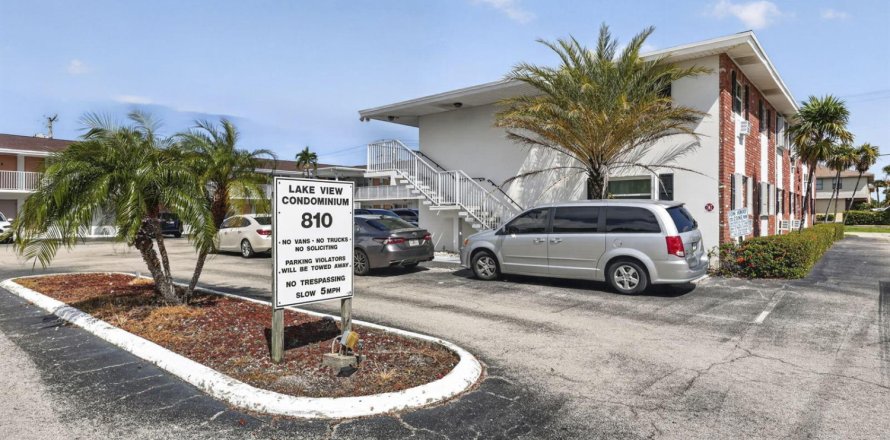 Condo in Lake Park, Florida, 2 bedrooms  № 2387213