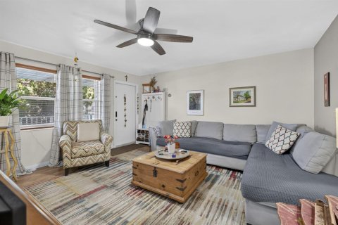 Condo in Lake Park, Florida, 2 bedrooms  № 2387213 - photo 9