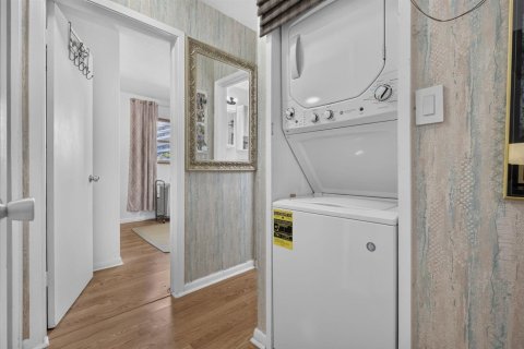 Condo in Lake Park, Florida, 2 bedrooms  № 2387213 - photo 24