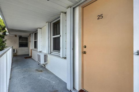 Condo in Lake Park, Florida, 2 bedrooms  № 2387213 - photo 5