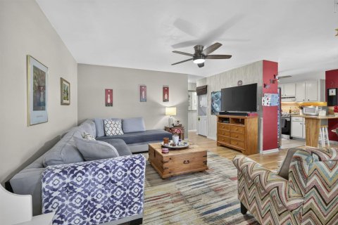 Condo in Lake Park, Florida, 2 bedrooms  № 2387213 - photo 7