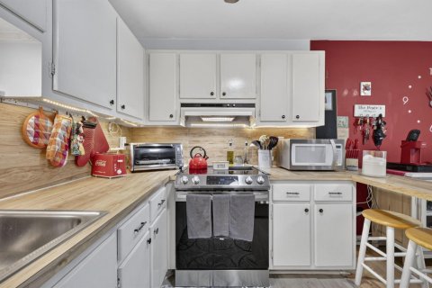 Condo in Lake Park, Florida, 2 bedrooms  № 2387213 - photo 17
