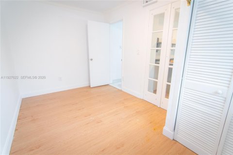 Apartamento en alquiler en Miami, Florida, 3 dormitorios, 74.32 m2 № 1993175 - foto 15