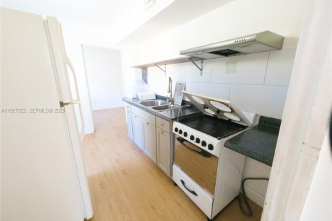 Appartement à louer à Miami, Floride: 3 chambres, 74.32 m2 № 1993175 - photo 2