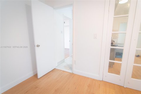 Apartamento en alquiler en Miami, Florida, 3 dormitorios, 74.32 m2 № 1993175 - foto 13