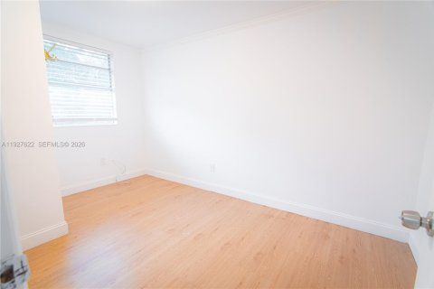 Apartamento en alquiler en Miami, Florida, 3 dormitorios, 74.32 m2 № 1993175 - foto 14