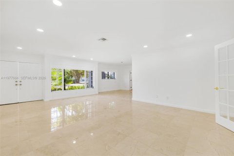 Villa ou maison à louer à Pinecrest, Floride: 4 chambres, 198.81 m2 № 2046070 - photo 13